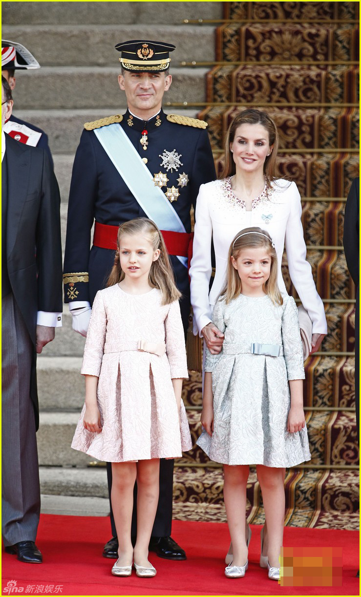 新浪娱乐讯 西班牙马德里,西班牙国王费利佩六世与新王后莱蒂西娅