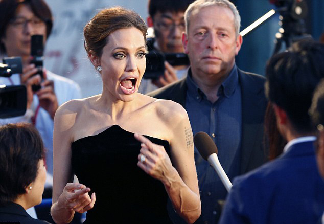 组图:朱莉遇记者提问满脸惊吓张大嘴表情夸张_高清图集_新浪网