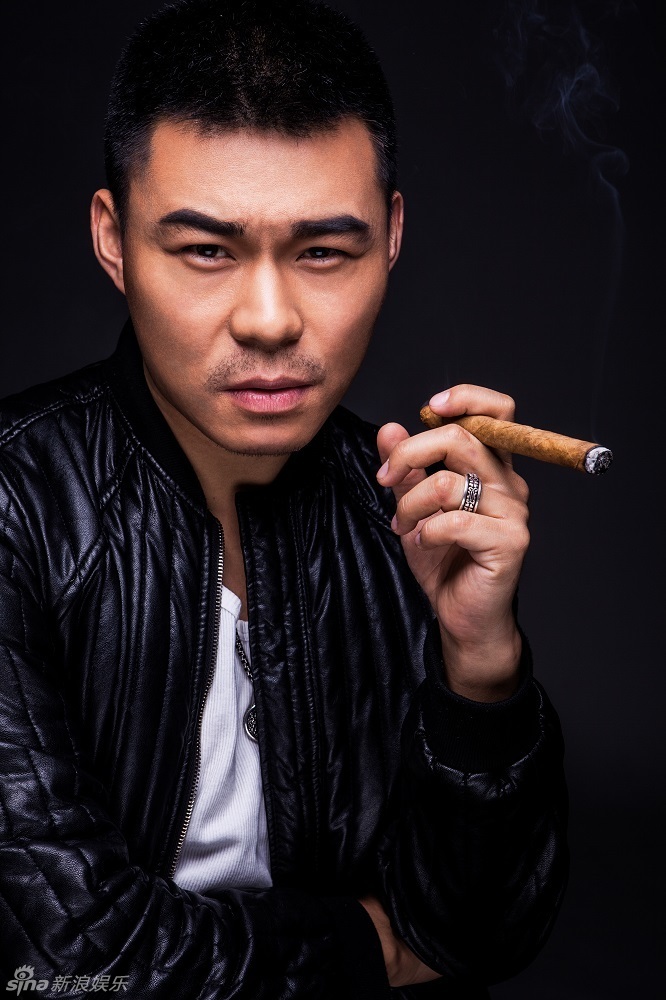 组图:王冠淇时尚写真演绎俏皮可爱硬汉_高清图集_新浪网