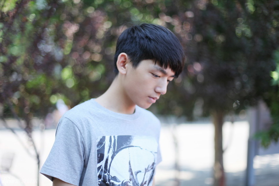 组图:李家成校园萌系写真 青葱岁月惹追忆_高清图集_新浪网