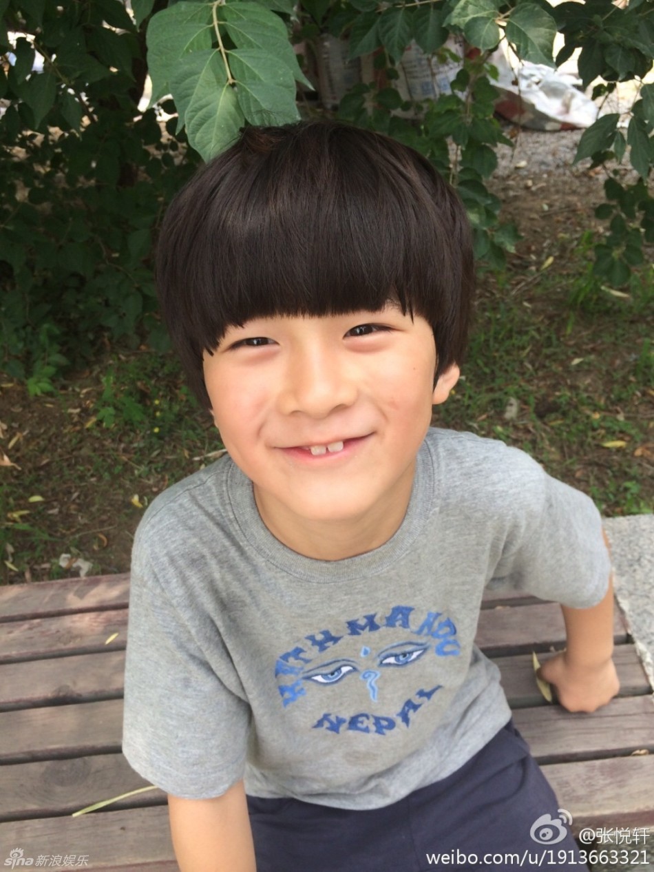 组图:张天天露出板牙九连拍 萌化网友没商量_高清图集_新浪网