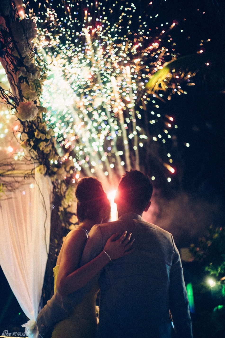 新浪娱乐讯 29日,徐若瑄与李云峰在巴厘岛举办私人婚礼,李云峰在