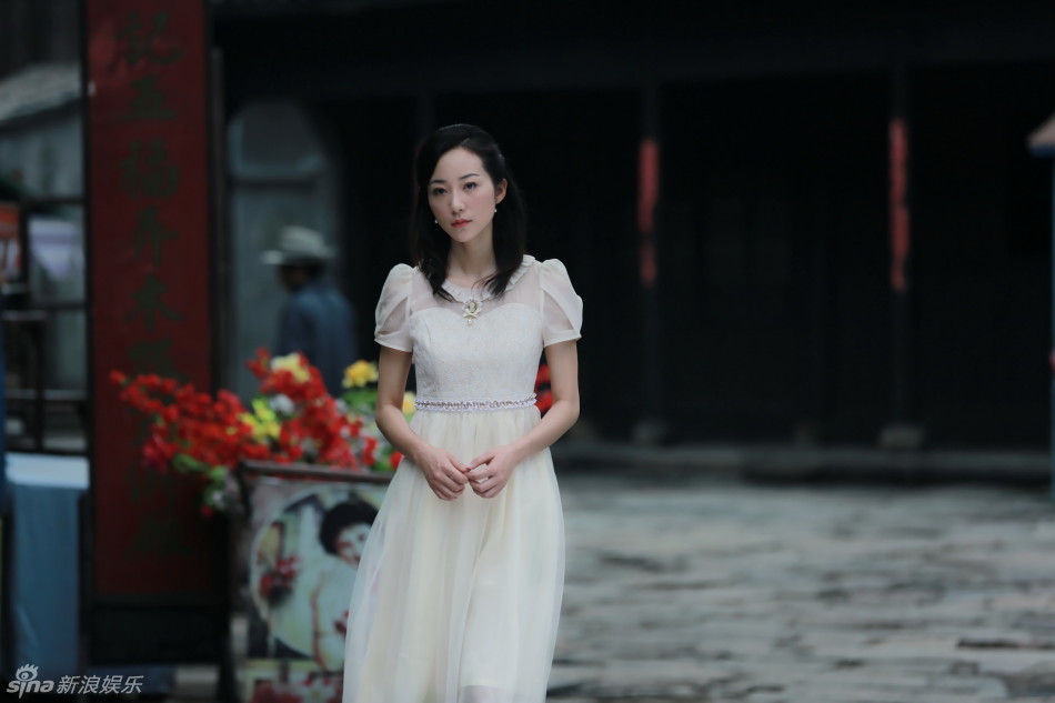 组图:《冲出月亮岛》热拍 曝韩雪造型温婉可人