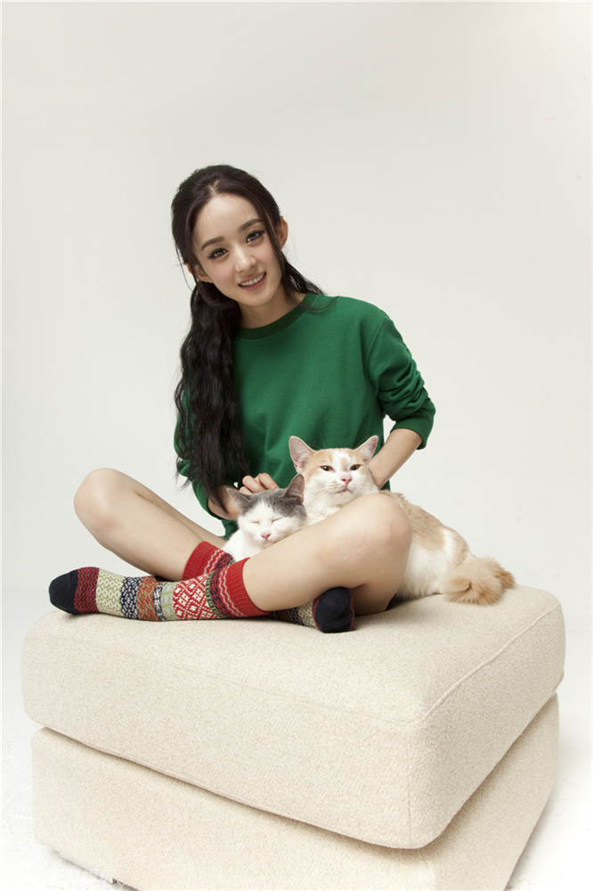 赵丽颖携宠物写真 将呆萌进行到底