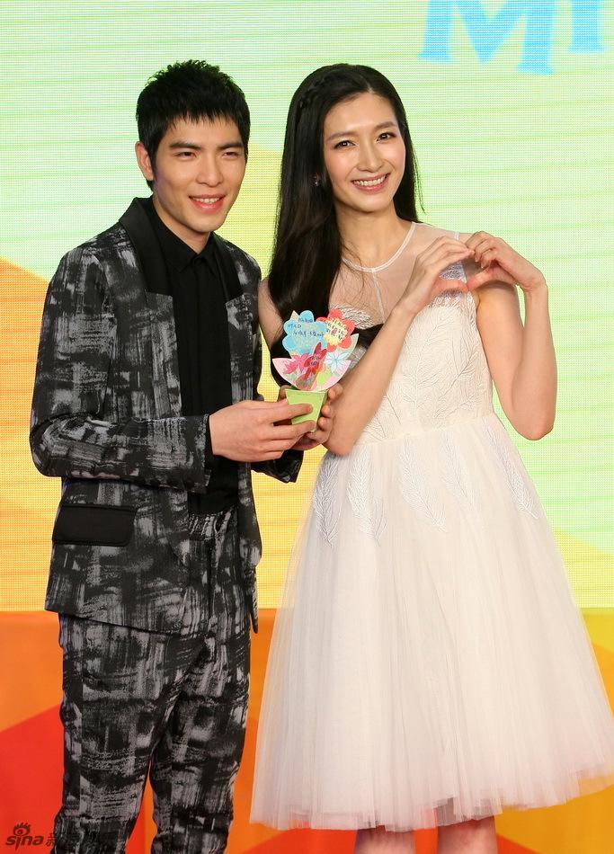 导演朱延平携主演萧敬腾,江疏影,大鹏,张景岚,阿诺,宽叽文出席了首映