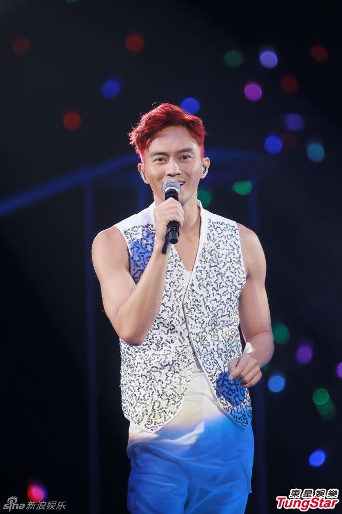 组图:张智霖开唱裸身美女环伺 袁咏仪领衔助威_高清图集_新浪网