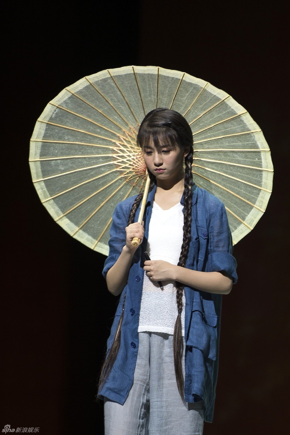 组图:田沁鑫《山楂树》 小彩旗连跑9场_高清图集_新浪网