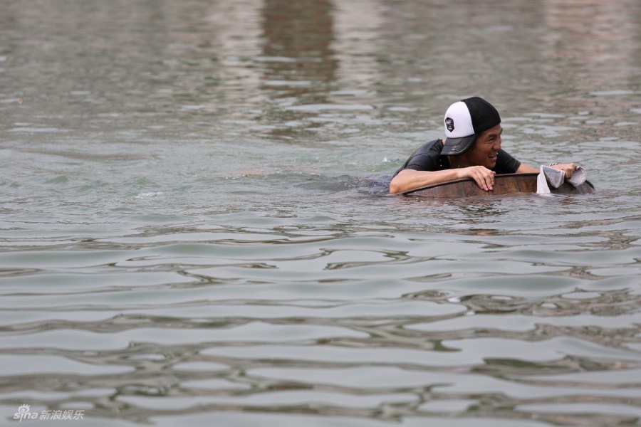 组图:"爸爸2"扮白娘子 萌娃穿汉服爸爸纷落水_高清图集_新浪网