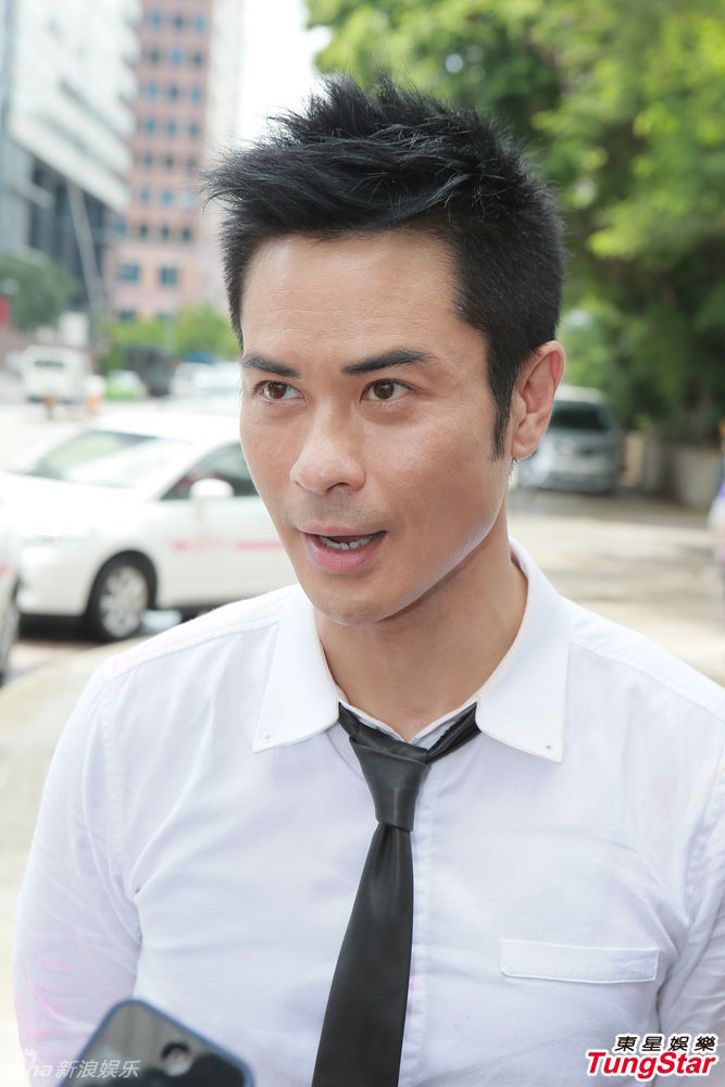 郑嘉颖顶酷热拍新剧