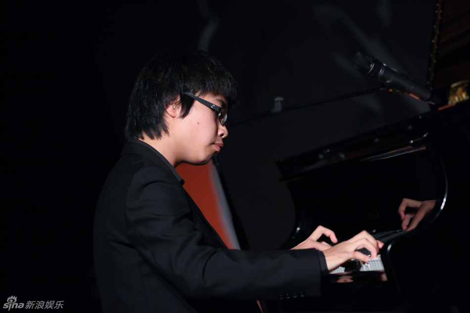 组图:爵士钢琴奇才阿布揭新专辑 打造视听盛宴