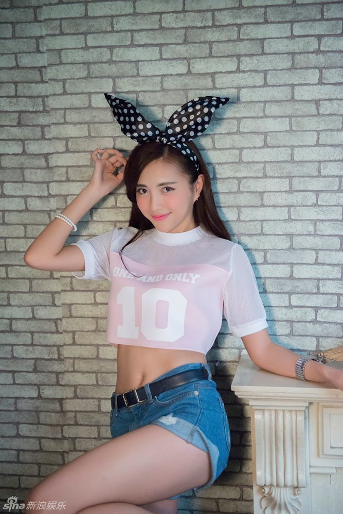 组图:包文婧变身"兔女郎" 俏皮演绎小性感_高清图集_新浪网