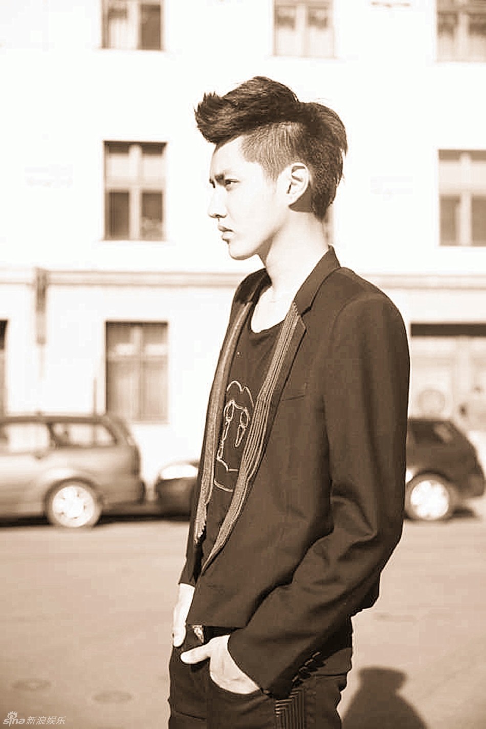 4 新浪娱乐讯 今日《小时代3》片尾曲《时间煮雨》正式首发,由吴亦凡