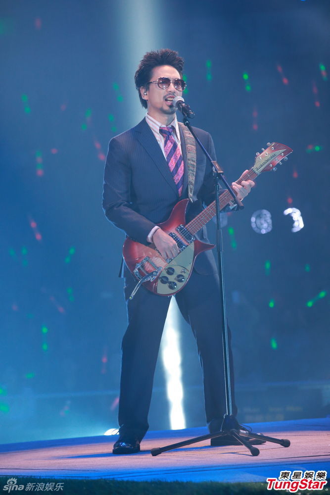 组图:郭伟亮个唱陈奕迅玩疯杨千嬅梁咏琪美艳