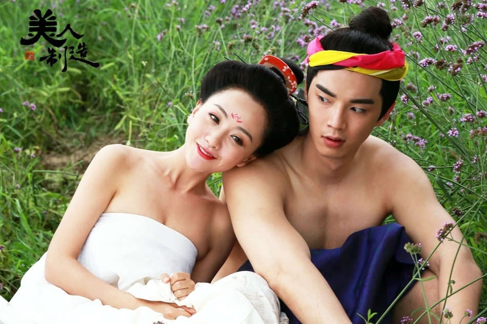 今日,一组杨蓉和金世佳花丛裸身寻欢照曝光,亲密度爆表,十分养眼.