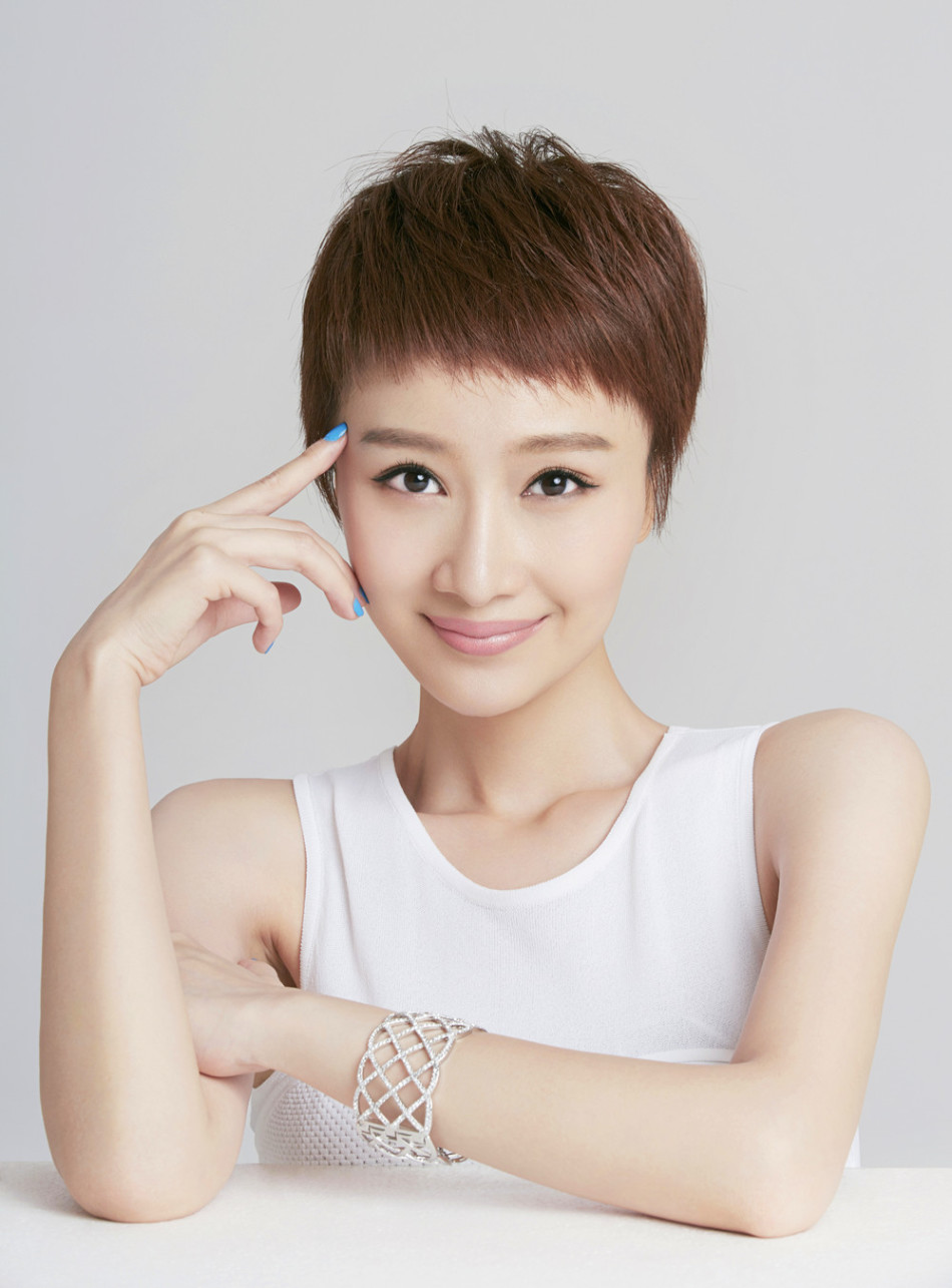 组图:肖涵全新时尚写真 清爽短发御姐范儿十足_高清图集_新浪网