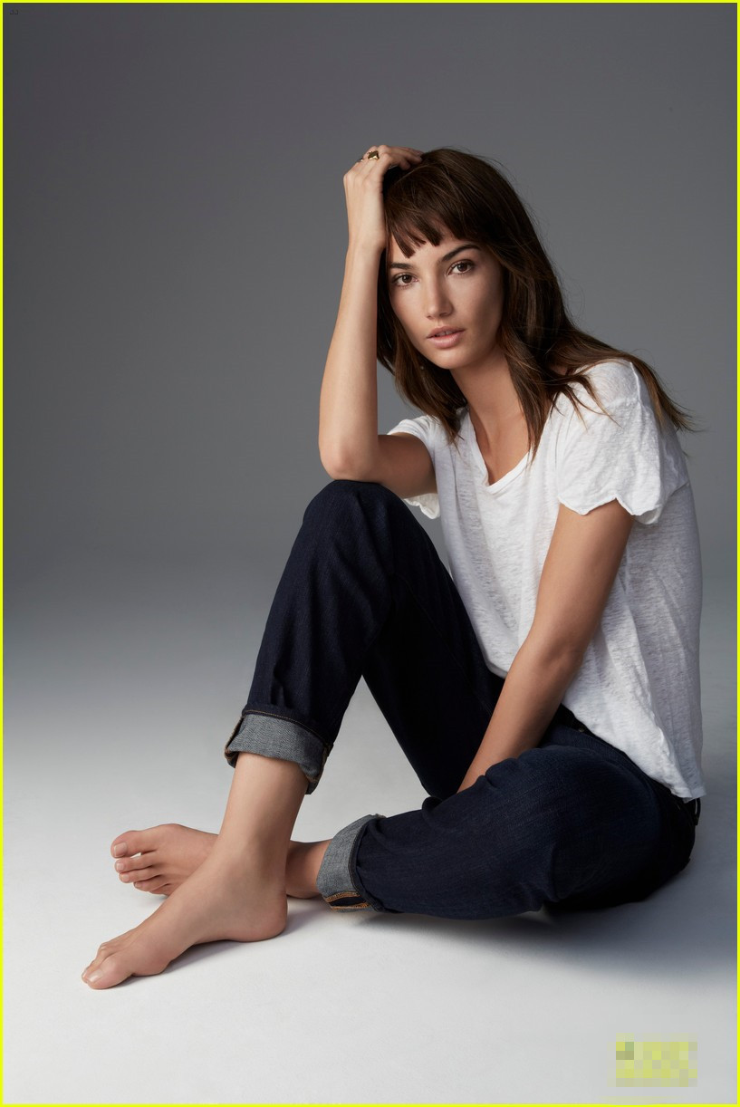 莉莉·奥尔德里奇表情妩媚