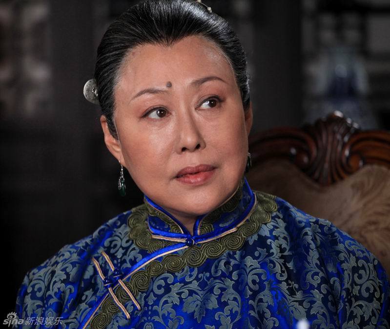 舞台上变脸整容的女主角_新浪图片