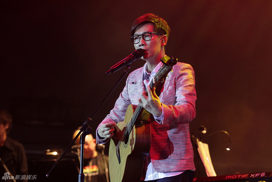 是他历年歌曲于该排行榜的第一名;两   新浪娱乐讯1月12日是 品冠