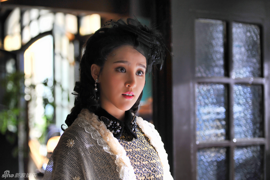 组图:《十月围城》刘小小民国照 或可爱或优雅