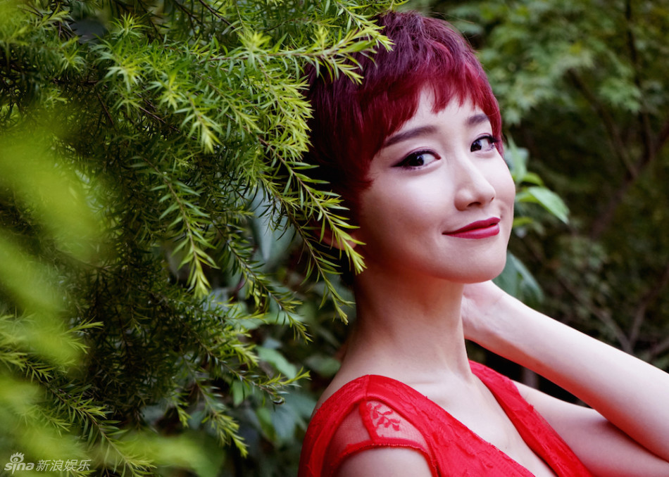 组图:陈彦妃红短发抢眼 宛若丛林精灵_高清图集_新浪网