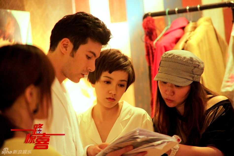 组图:《一路惊喜》发布会 郭采洁凤小岳扮情侣_高清图集_新浪网