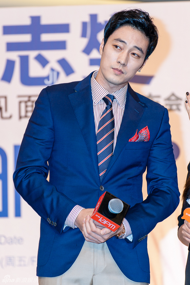 独家:苏志燮西装现身发布会 儒雅成熟帅大叔_高清图集_新浪网