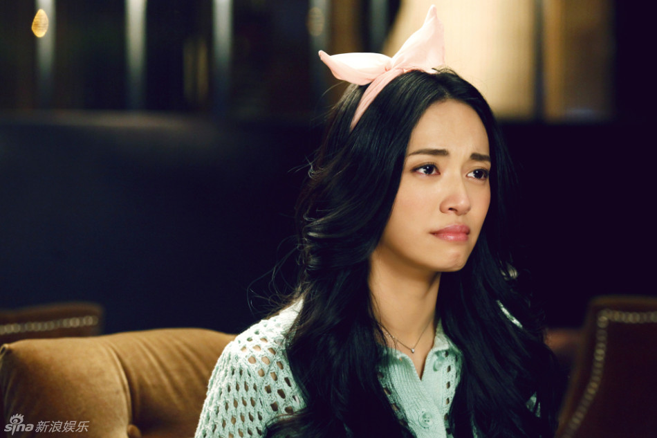 组图: 姚晨新剧大玩角色扮演 制服诱惑连连看_高清图集_新浪网