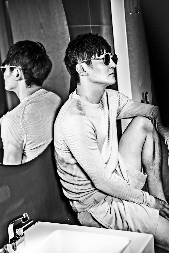 组图:郭京飞风格大片 复古前卫高冷范儿_高清图集_新浪网