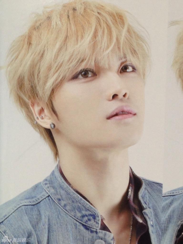 08.18】【明星】也是拼了!金在中写真戴兔耳 含手指卖萌