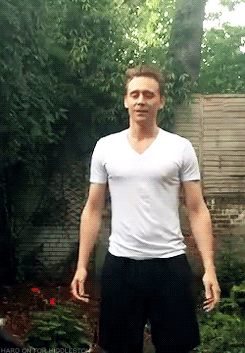 Niall Horan抖森白衣若隐若现