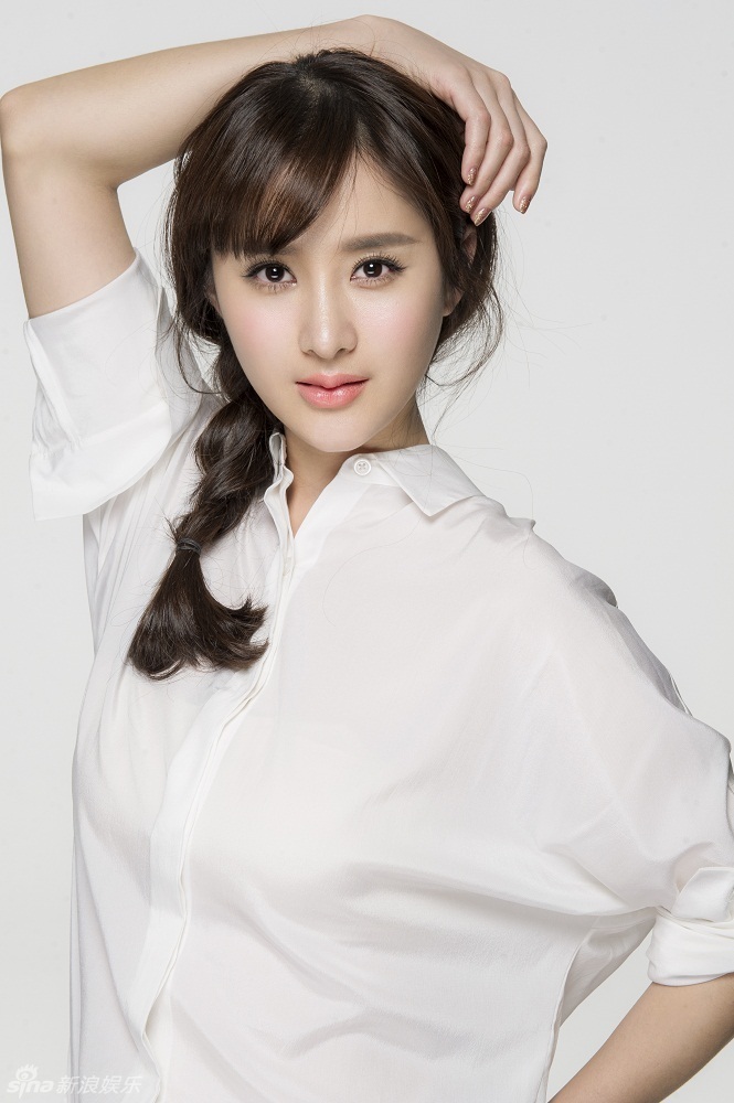 因热播剧《大汉贤后卫子夫》"陈阿娇"一角而让观众熟知的演员郑媛元