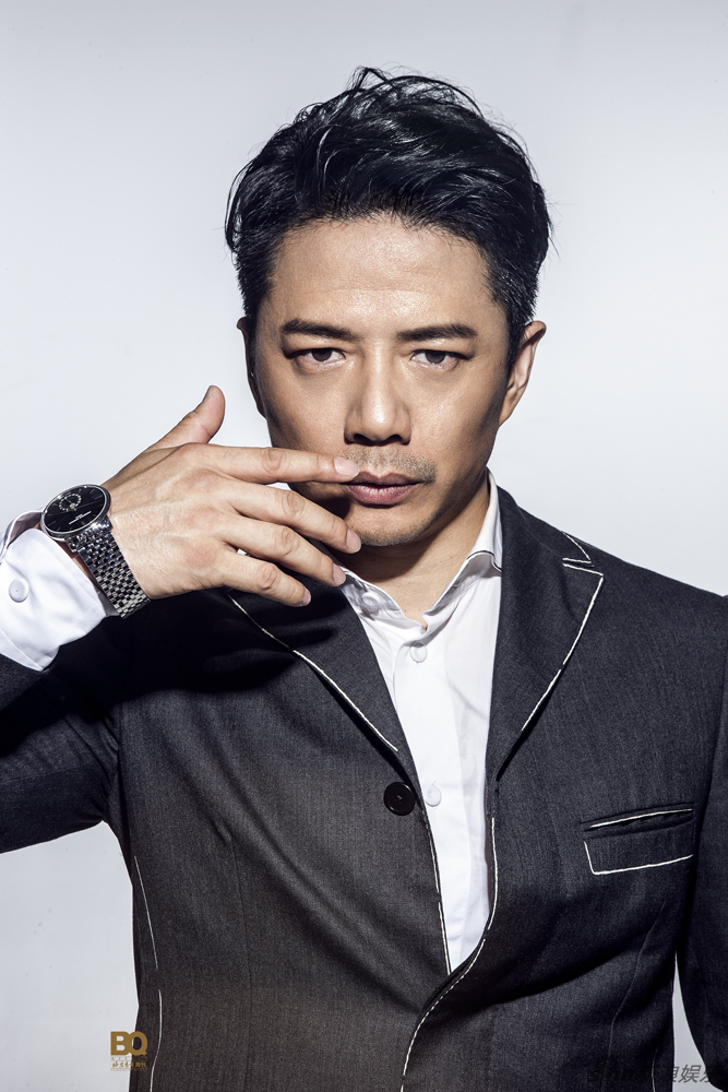 组图:段奕宏最新写真曝光 吹泡泡糖变俏皮暖男_高清图集_新浪网