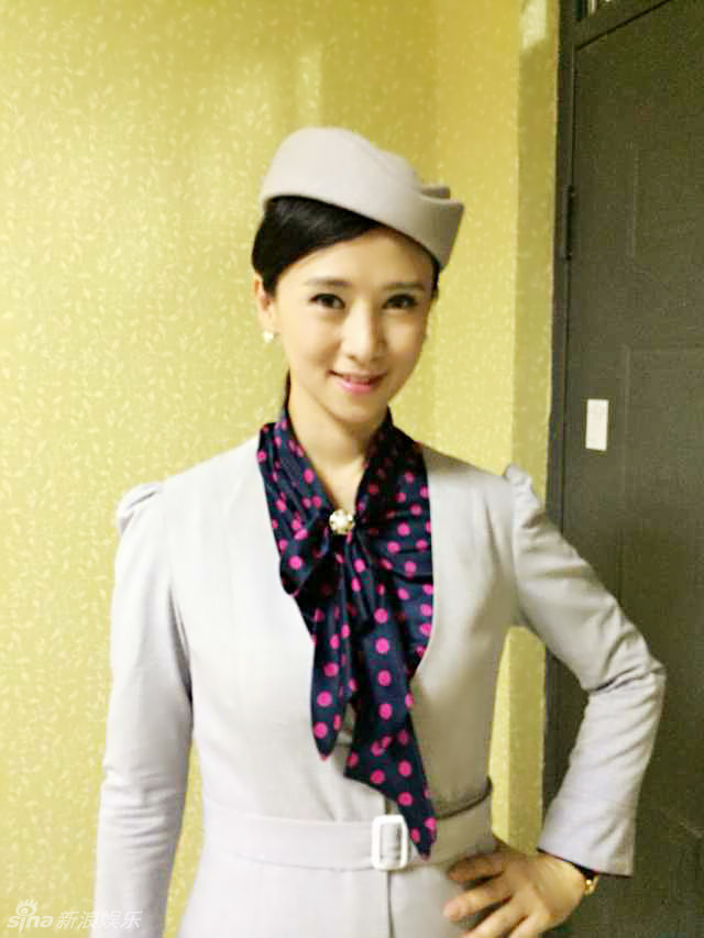 组图:《我是赵传奇》翁虹女特工造型时尚多变