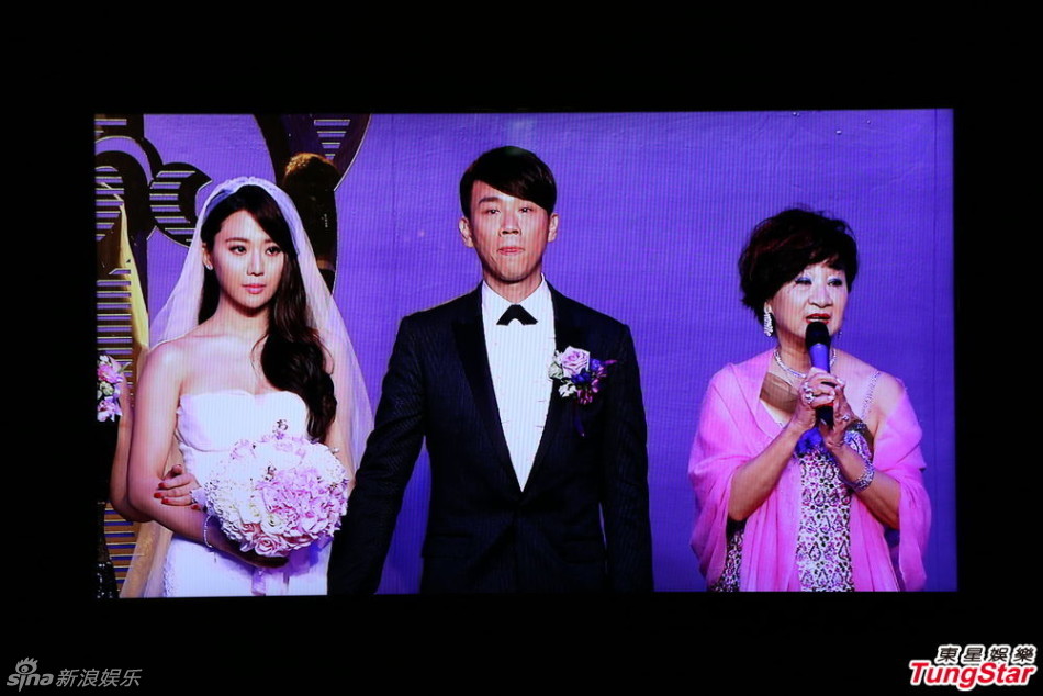 组图:陶喆婚宴内场曝光 陶妈发言小两口落泪