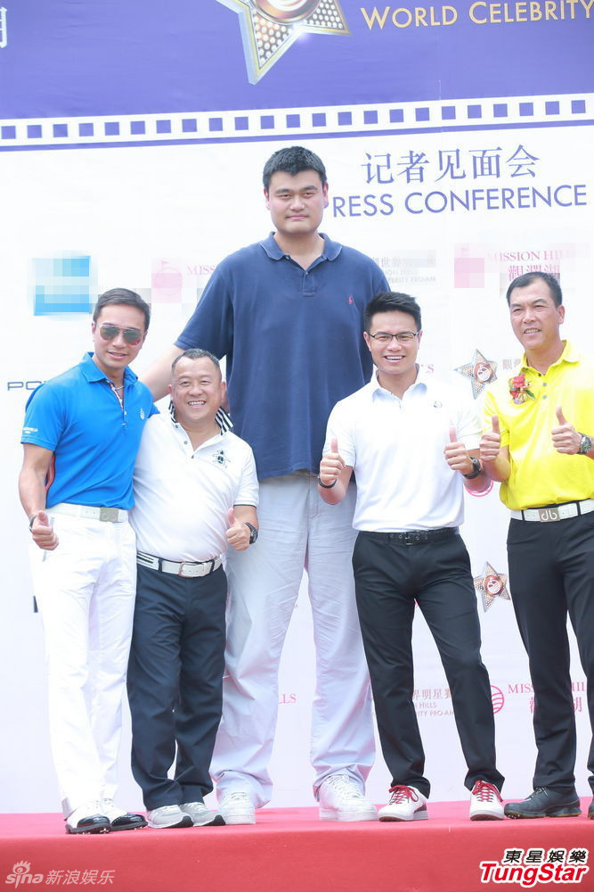 组图:超萌身高差!曾志伟与姚明同台变小矮人