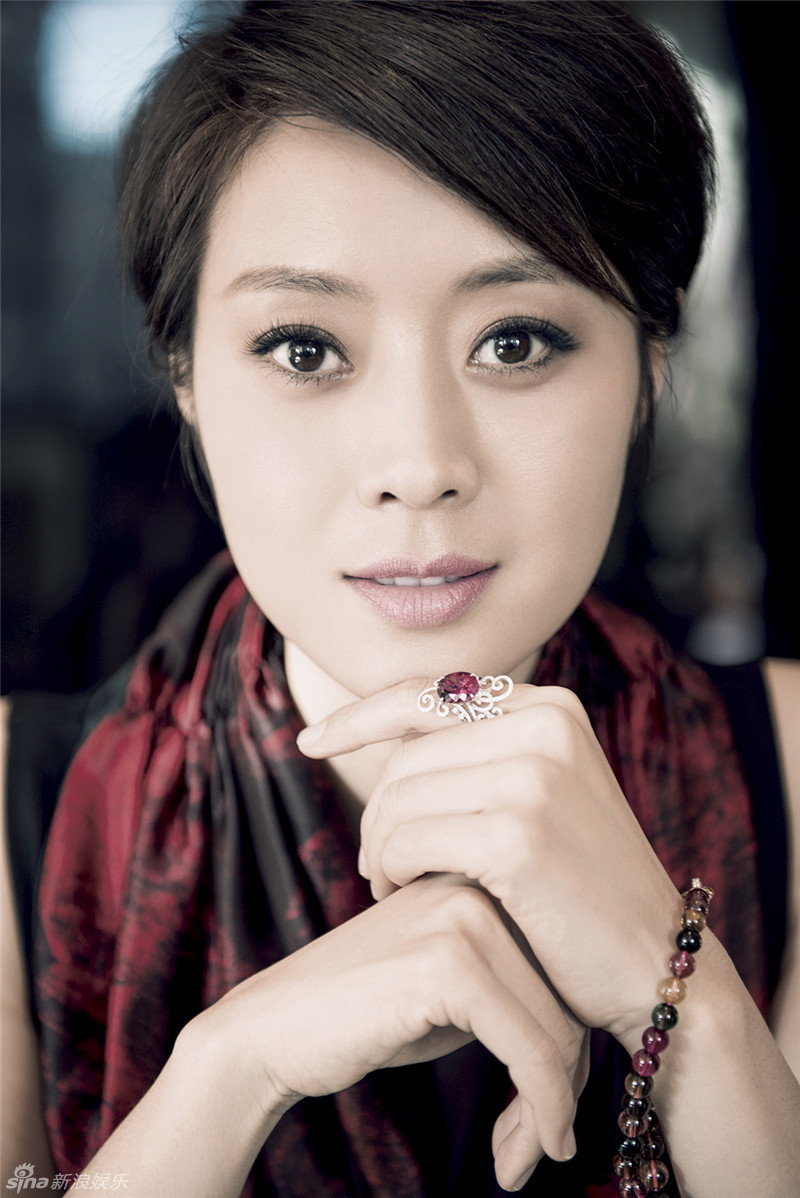 组图:范志博写真知性优雅演绎熟女时尚_高清图集_新浪网