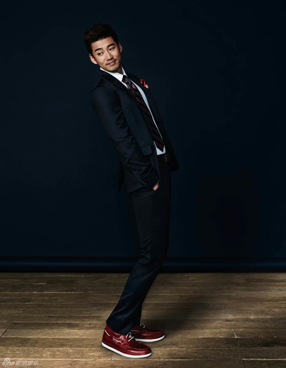 组图:韩星尹启相写真 展现美中年的不老心_高清图集_新浪网