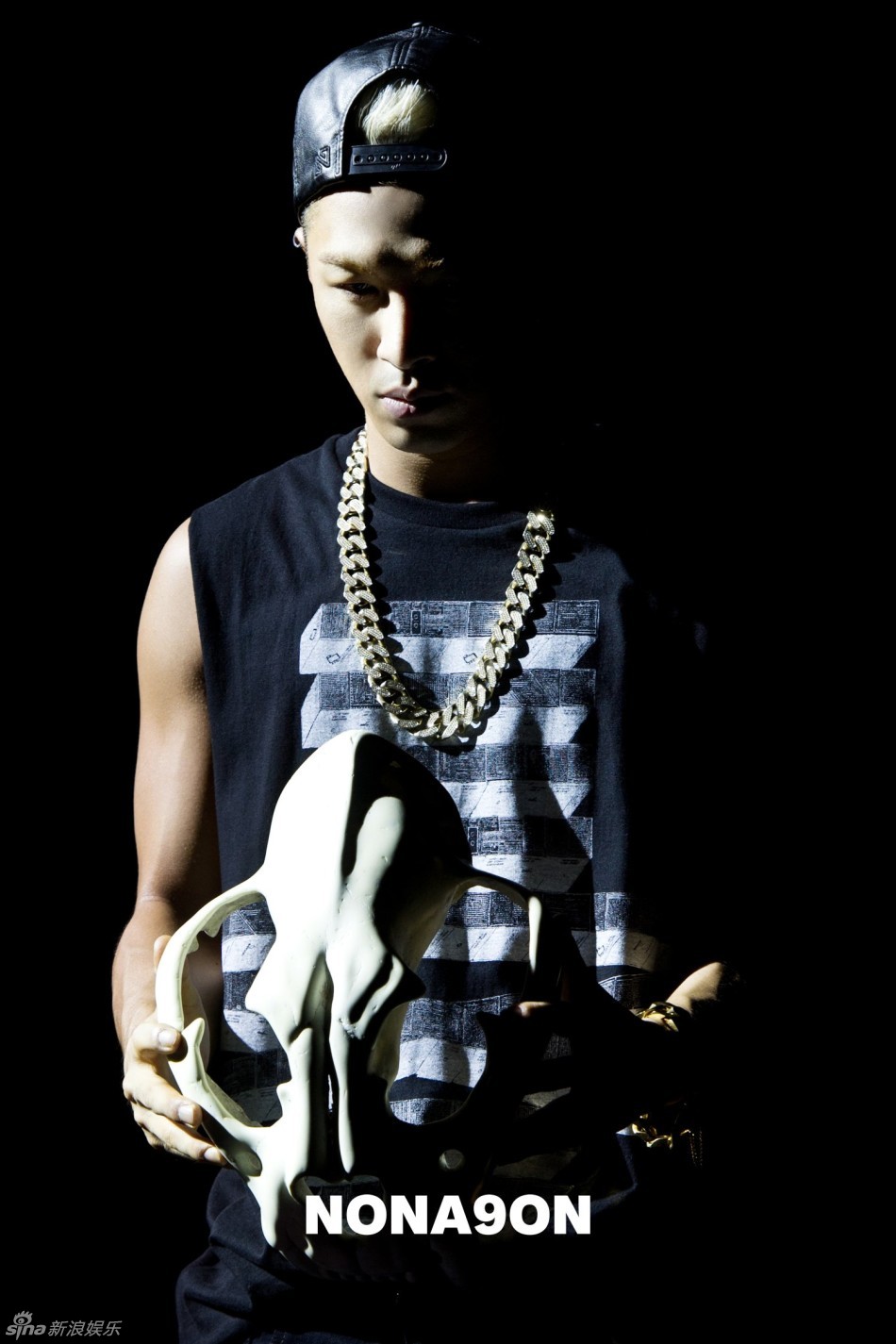 10】【明星】太阳手握骷髅表情酷 cl红唇气场强