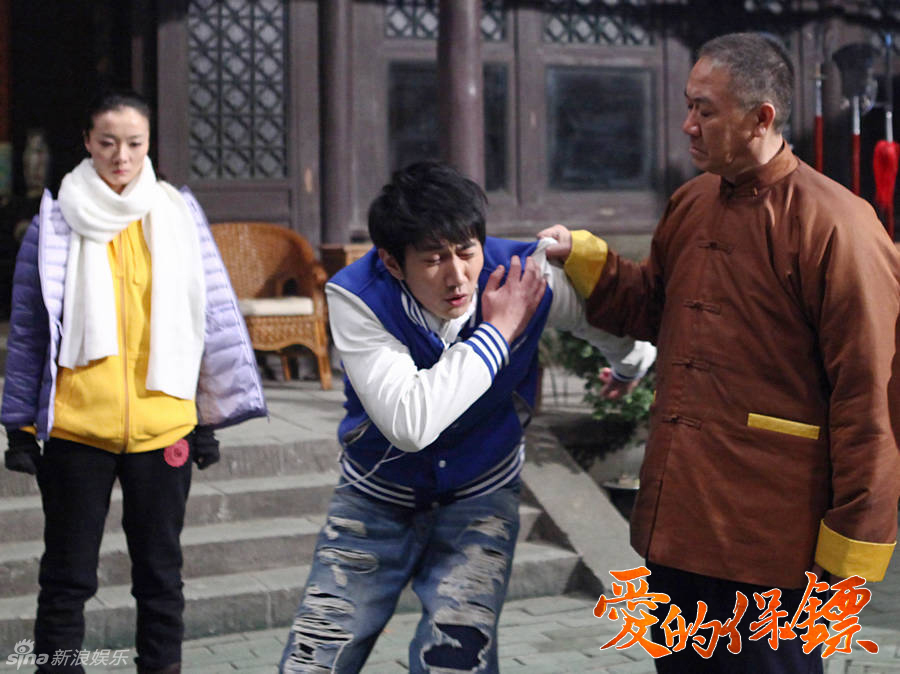 组图:《爱的保镖》开播 李幼斌训徒何明翰