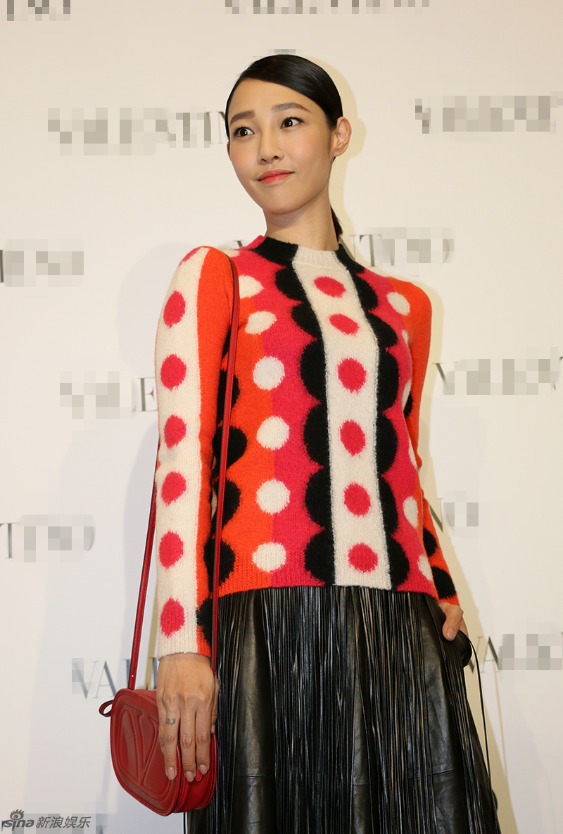 组图:白百何亮相品牌活动 波点红装俏皮抢镜_高清图集_新浪网