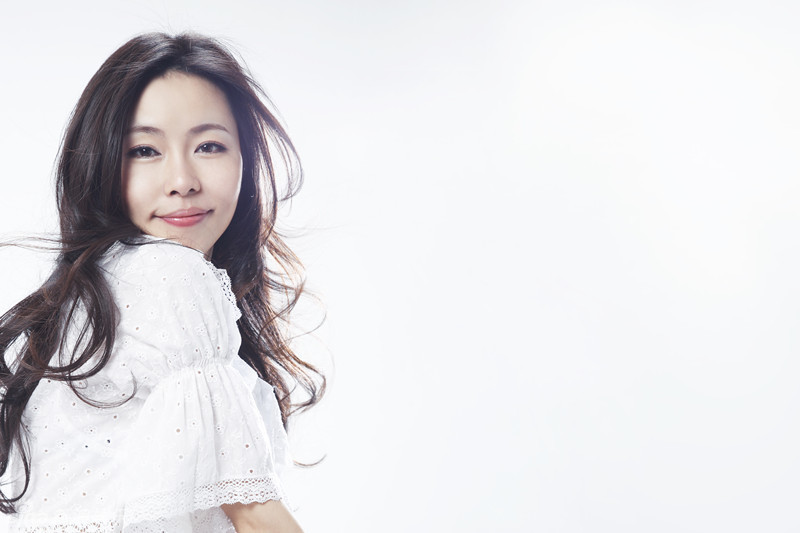 组图:魏雪漫白裙写真显优雅气质 笑容治愈_高清图集_新浪网