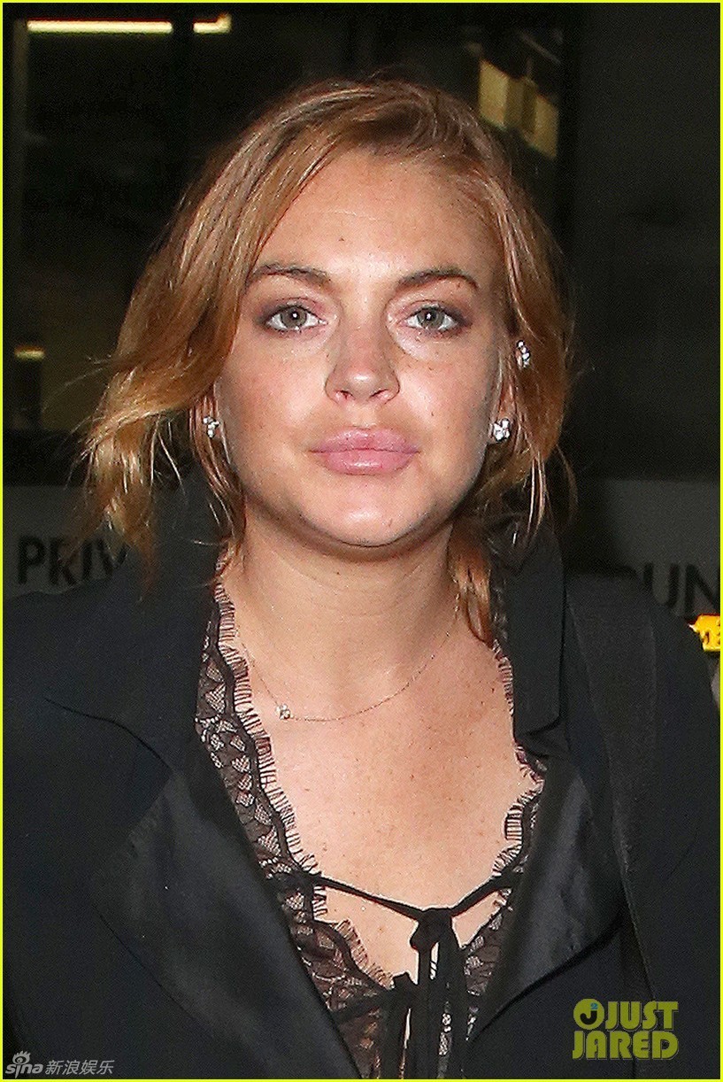 林赛罗韩素颜显老态