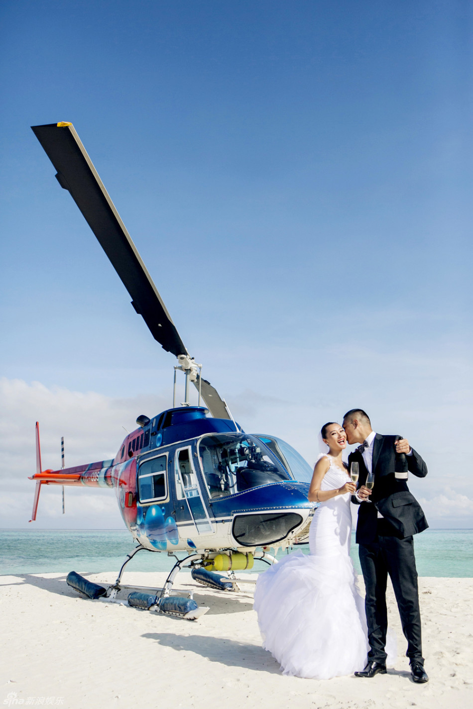爱戴与老公海岛婚纱照曝光,这是今年三月爱戴与老公前往澳洲注册结婚