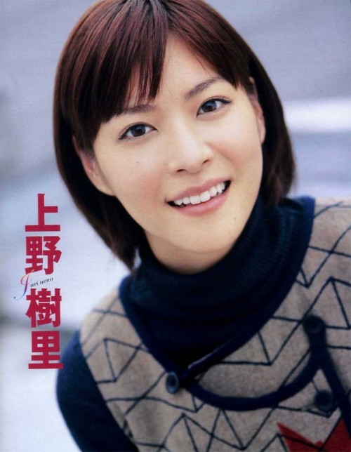 组图:彩虹女神上野树里泳装写真侧脸似王菲