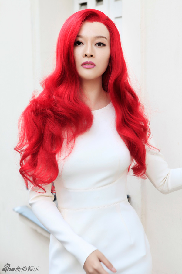 组图:柳妍熙随性漫步巴黎 简约装扮气场十足_高清图集_新浪网