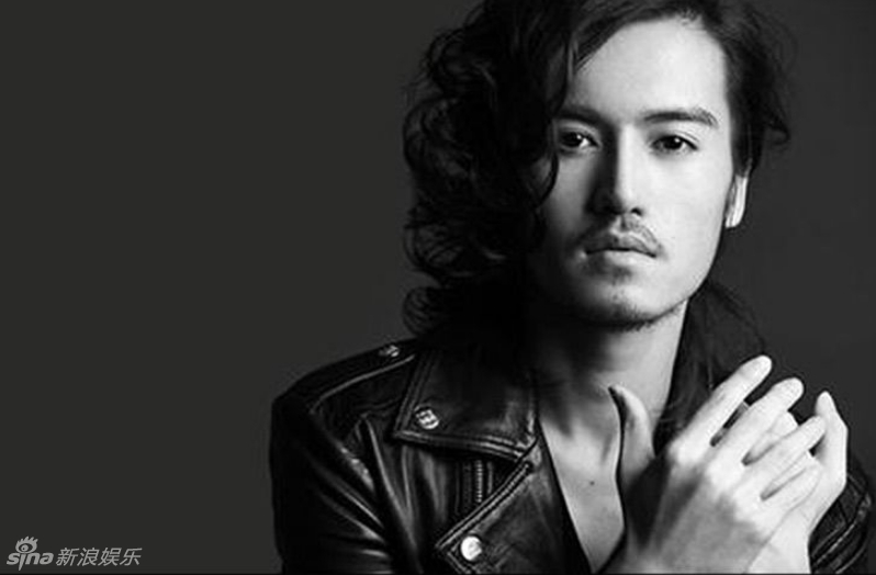 组图:快男张天野疑行凶被抓 事发现场图曝光_高清图集_新浪网