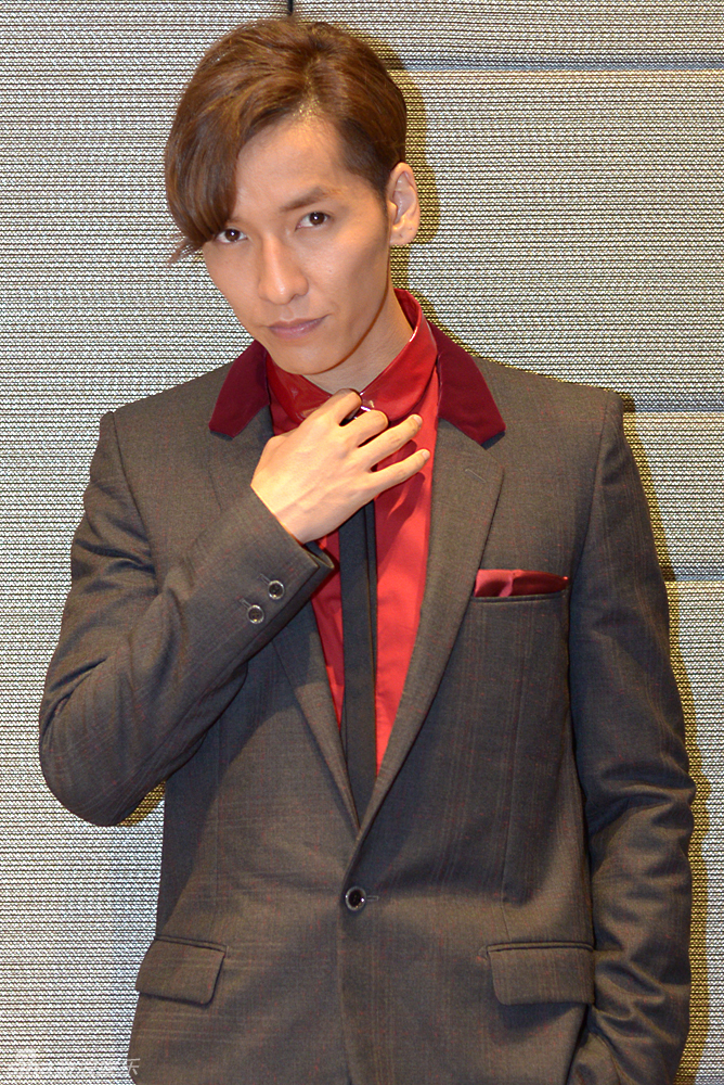 橘庆太微笑卖萌