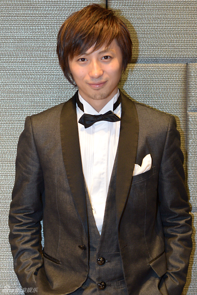 橘庆太微笑卖萌