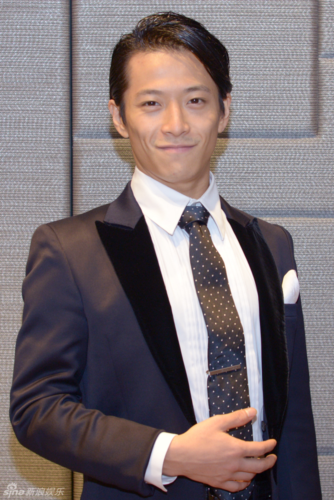 橘庆太微笑卖萌