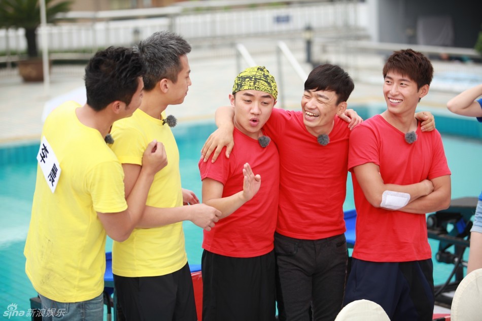 《奔跑吧兄弟》开播 邓超喝洗脸水解渴